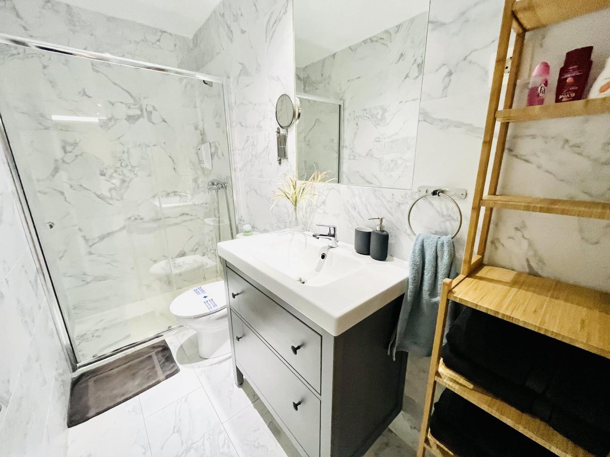 Bed & Breakfast Dplace To Be - Exclusive In Historic Center Madrid